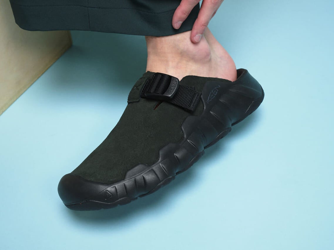 服好きモデルがキーンの黒サンダル HYPERPORT CLOG LEATHERを試着&本音レビューの寄り