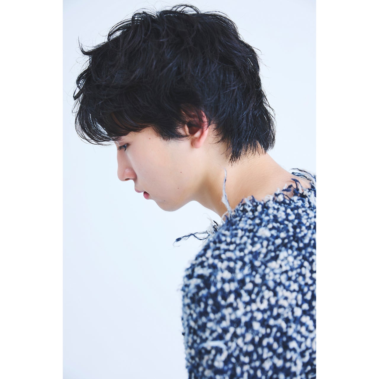 メンズショートヘアのニュアンスパーマ　横顔の雰囲気