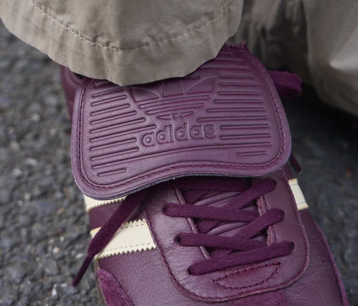 [Gallery] 特別カラーの「アディダス サンバ」はモダンかつ大人なスタイリングで。服のプロはadidas Originals SAMBAをどう履く？