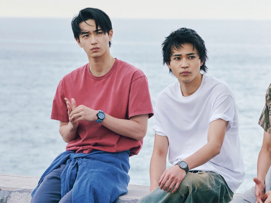 スカーゲンの時計×オーラリーのTシャツ エンポリオ アルマーニの時計×ストックホルム サーフボード クラブのTシャツ