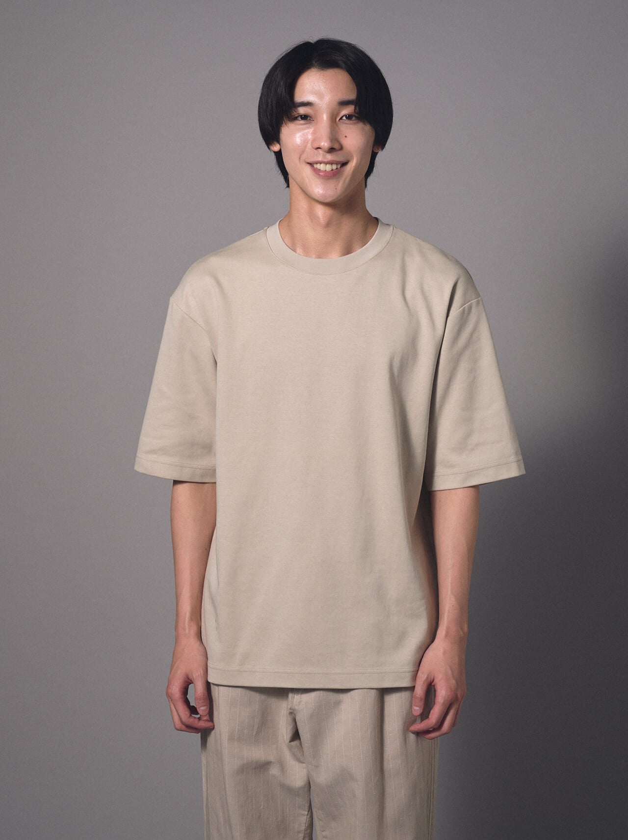 ユニクロ ユーの涼なTシャツ エアリズムコットンオーバーサイズTを服好きが試着&本音レビュー
