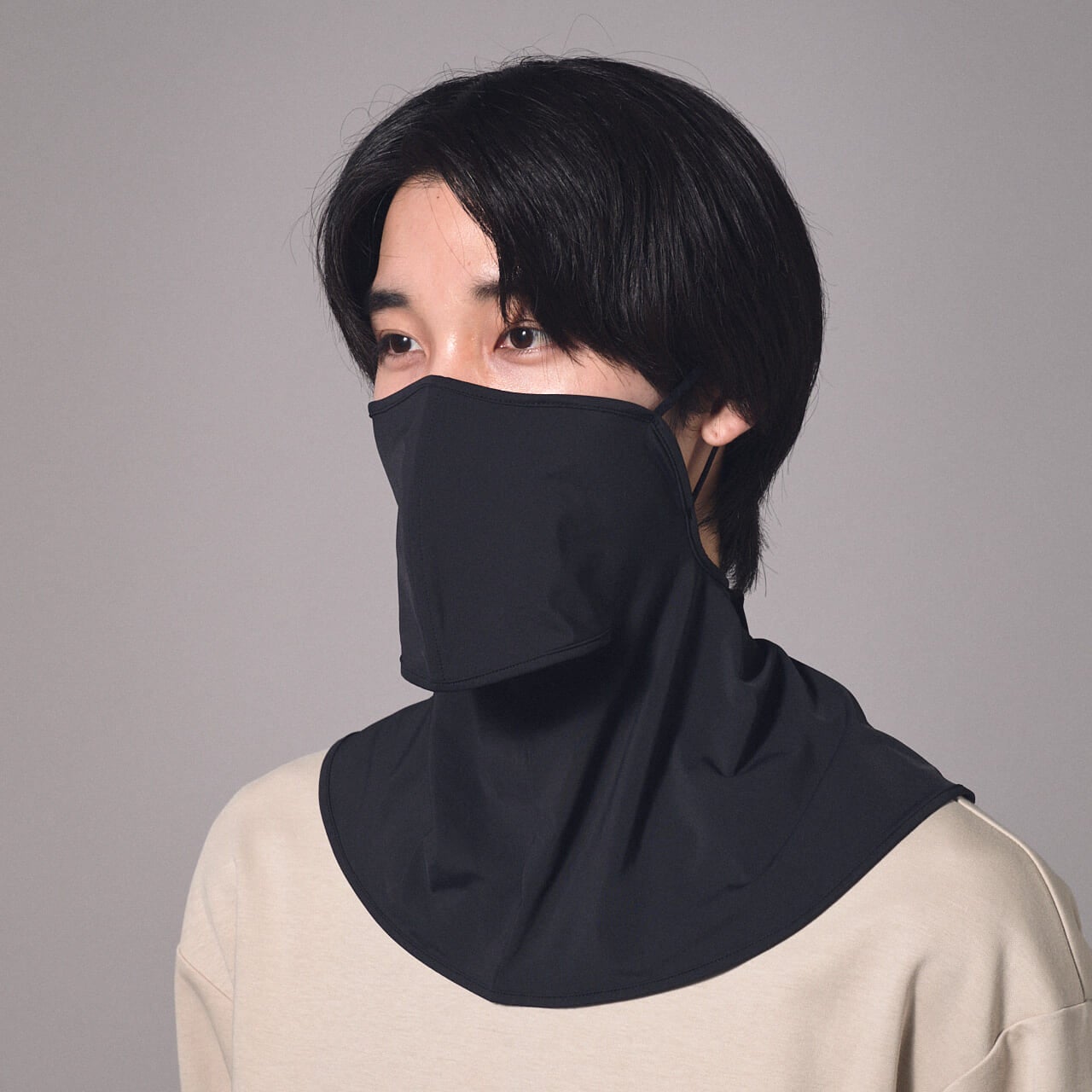 ユニクロのエアリズムなUVカットフェイスカバーを服好きが試着＆本音レビュー　斜め