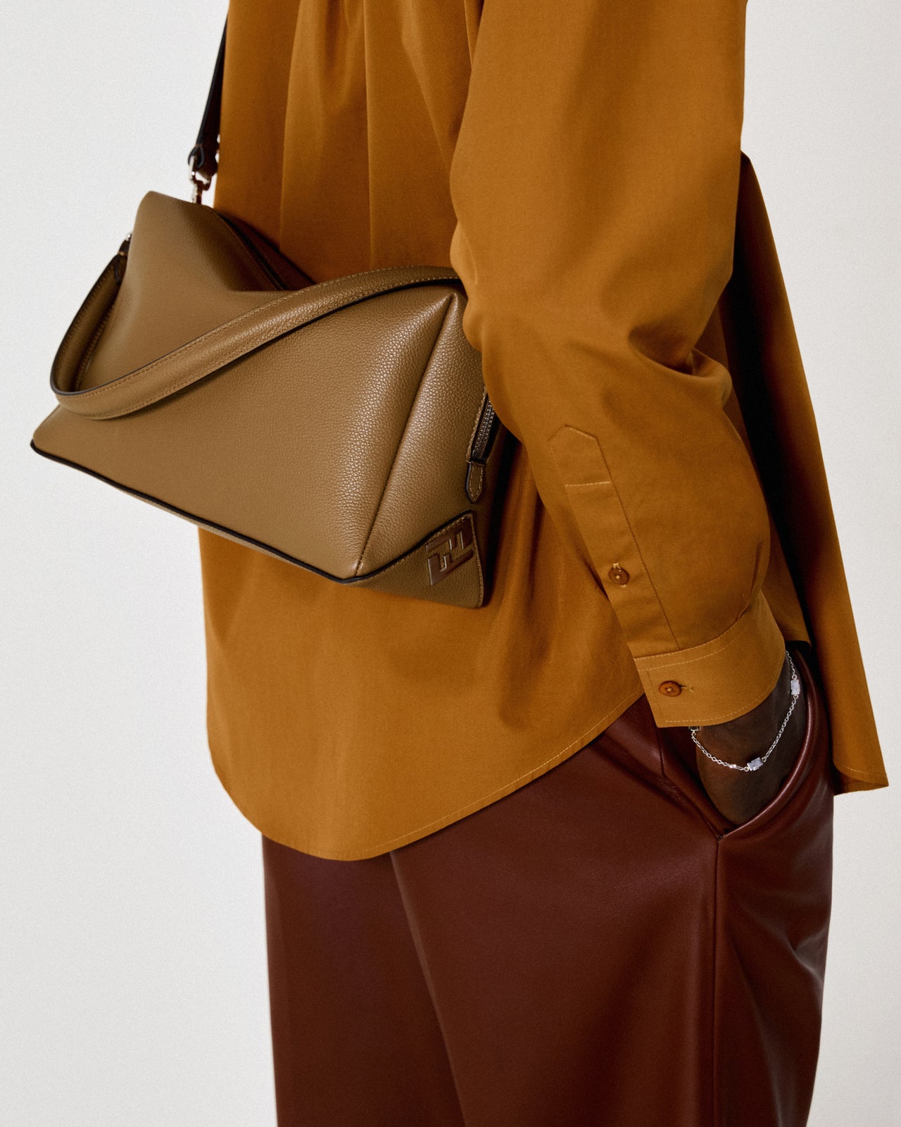 フェンディ(FENDI) 新作メンズバッグ「フェンディ ルイ(FENDI Lui)」 イメージビジュアル4