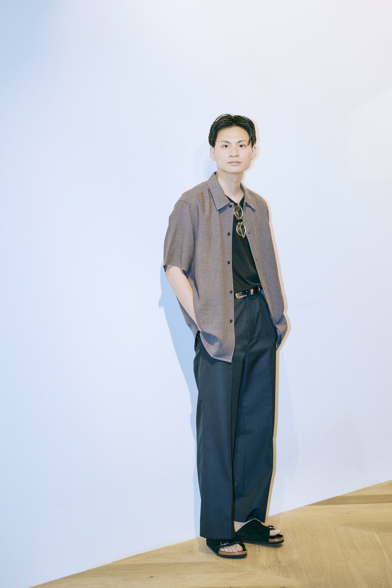 ①〈BIRKENSTOCK for BEAUTY&YOUTH〉 ビルケンシュトックのオシャレな着こなしの全身