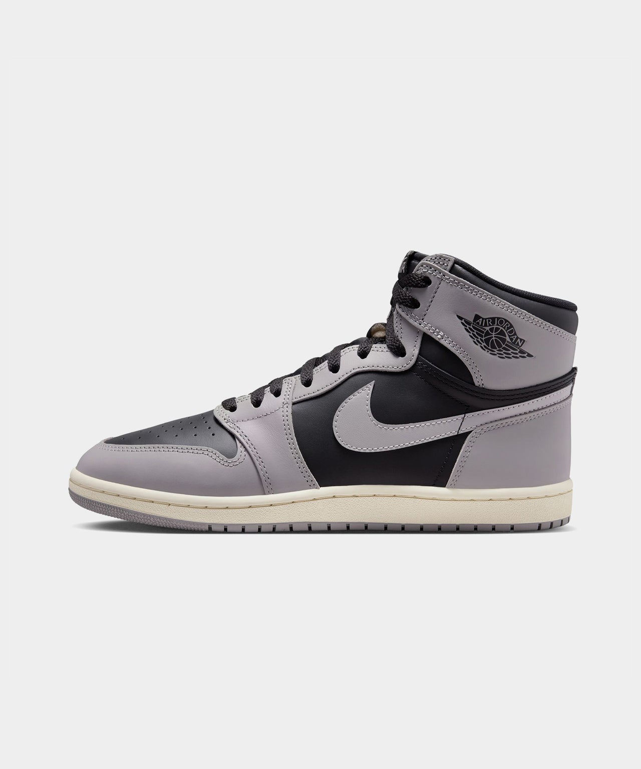 Air Jordan 1 1985 High Reverse Shadow　エアジョーダン リバース　シャドウ　ビジュアル　２