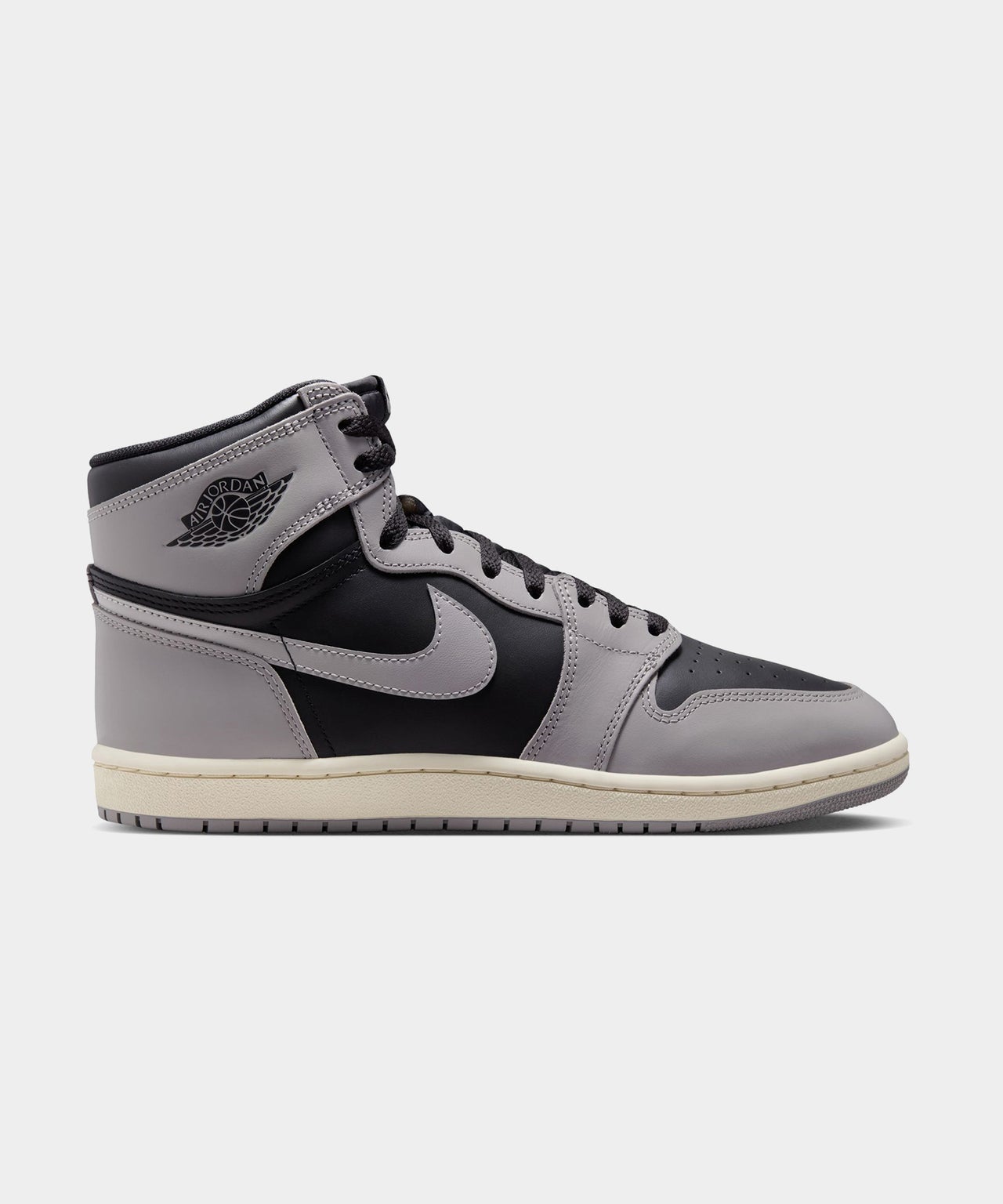 Air Jordan 1 1985 High Reverse Shadow　エアジョーダン リバース　シャドウ　ビジュアル　４