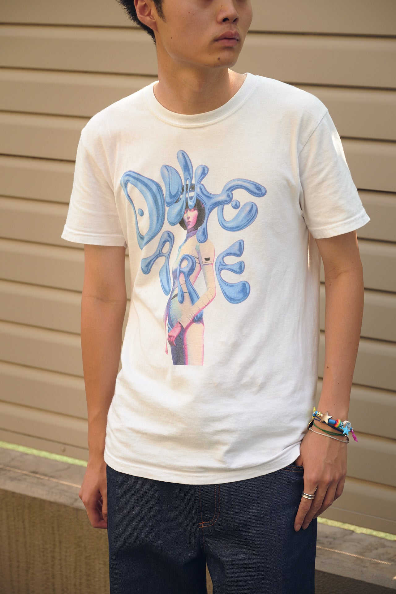 奈良匠真さん着用のドントケアーのTシャツ