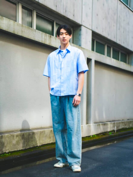 [石川 愛大] 「ユニクロ：シー」の半袖シャツが主役のクリーンな着こなしに「オニツカタイガー」のスニーカーでアクセントを【メンズノンノモデルの私服スナップ】