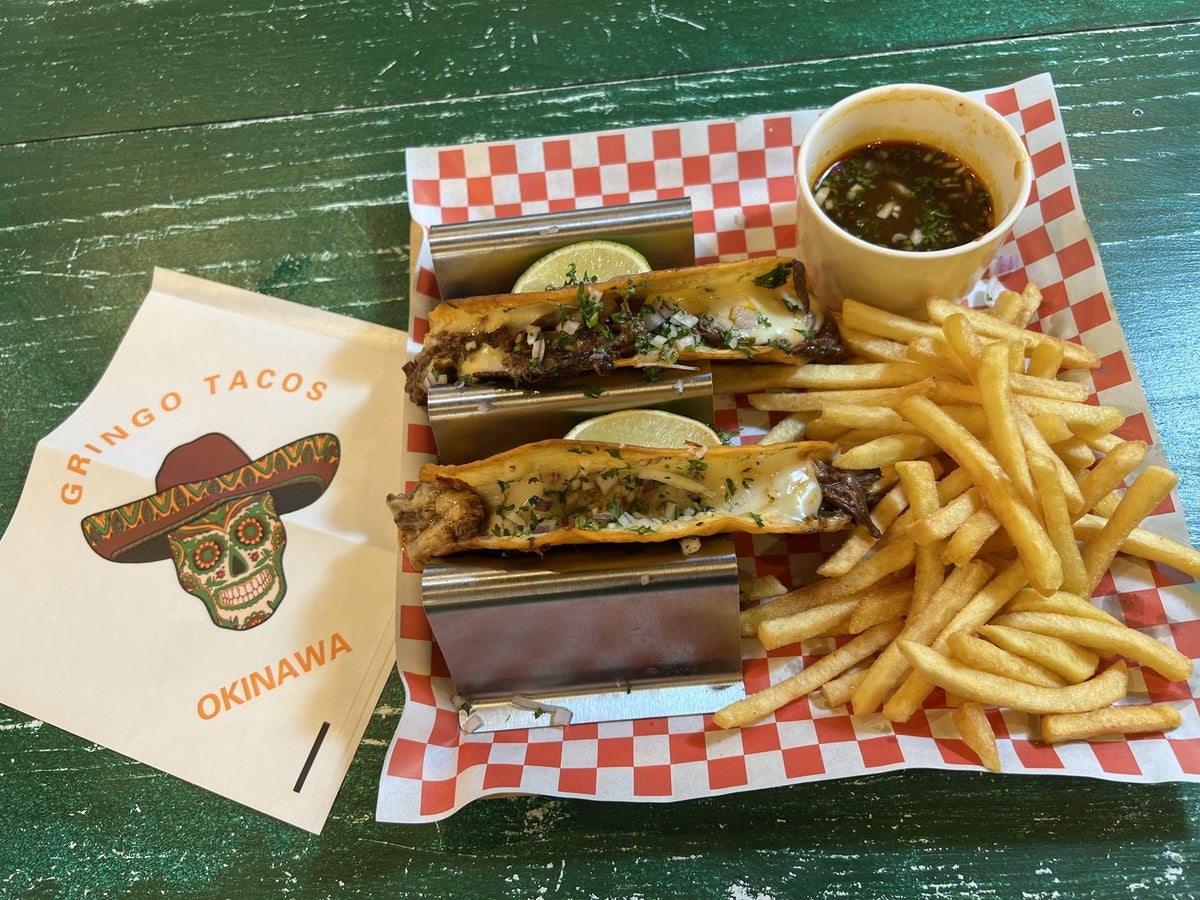 BIRRIA TACOS 　