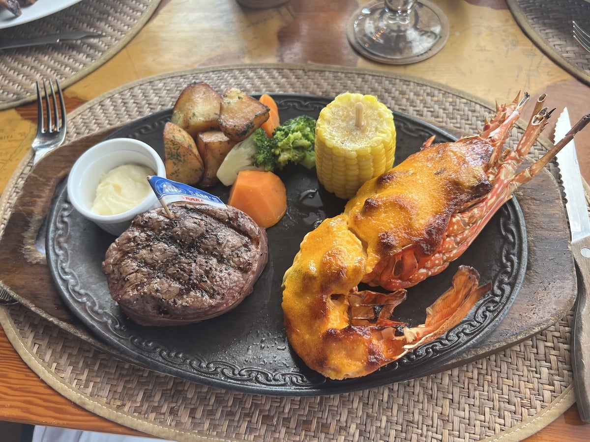 サムズバイザシー泡瀬店 ステーキ 伊勢海老