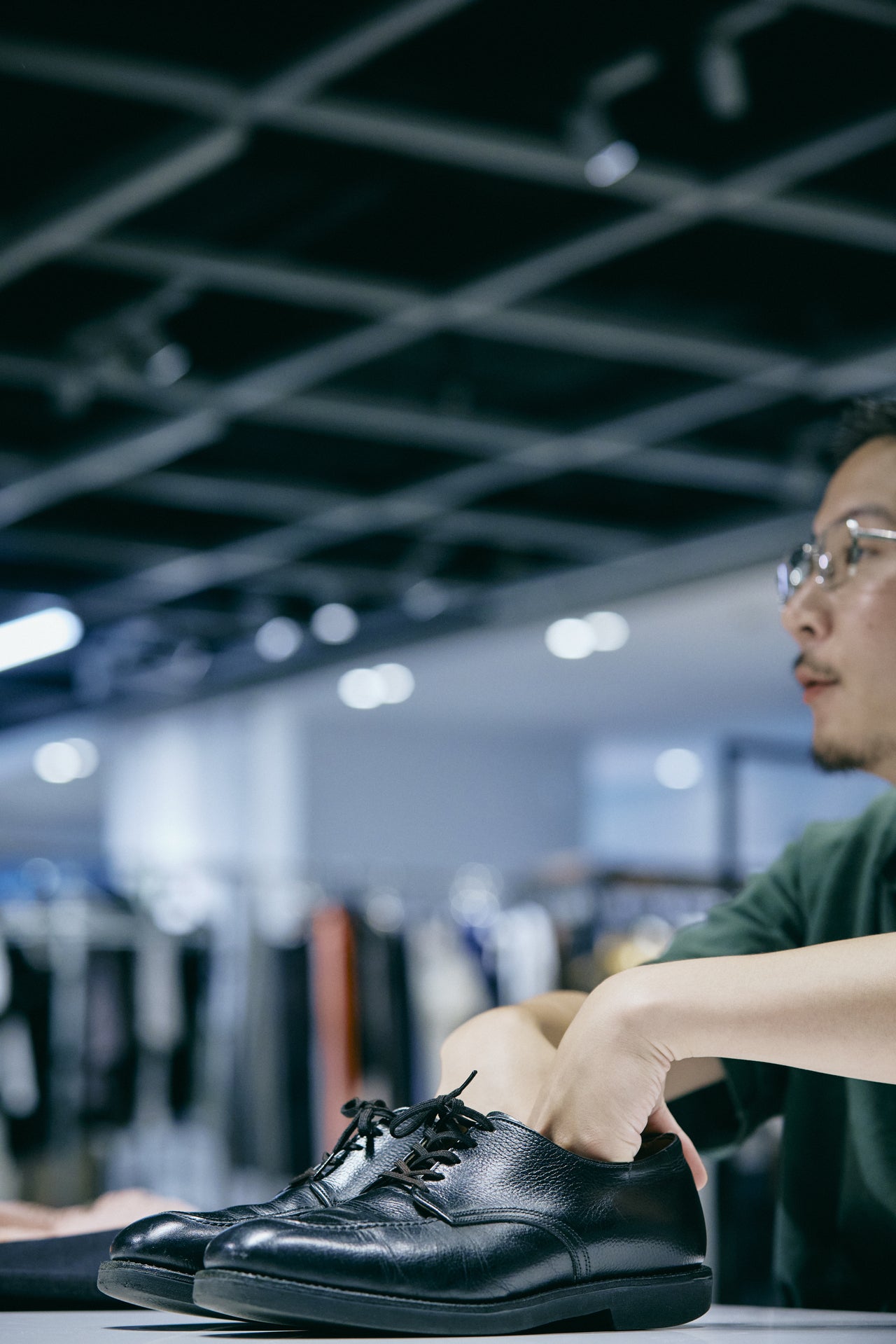 オシャレな人が愛用する〈RED WING〉のポストマンシューズのサイド