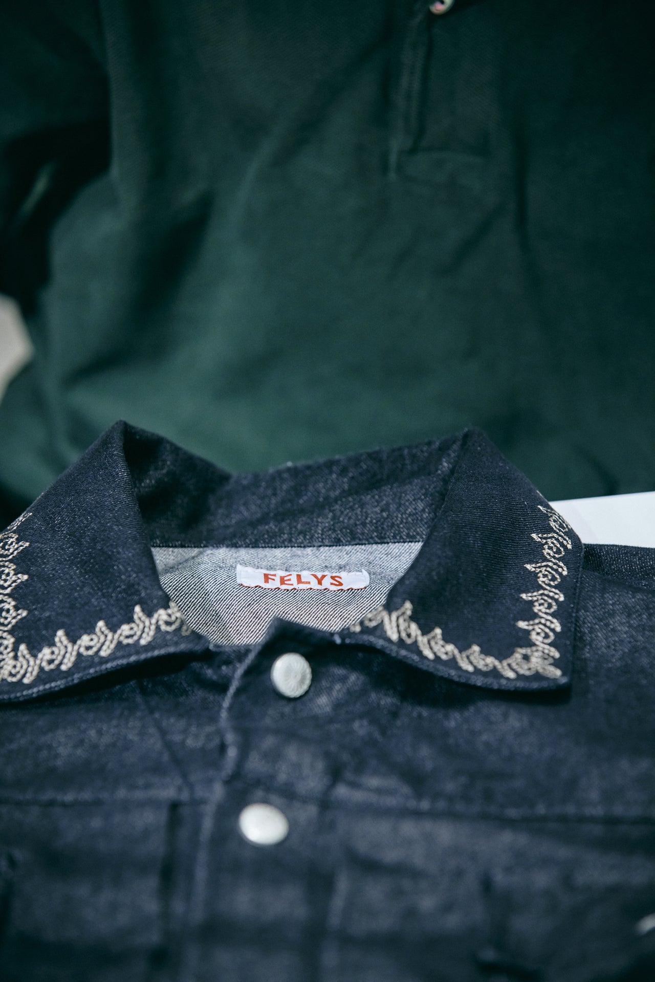 オシャレな人が買ってよかった〈FELYS〉のデニムジャケットのタグ