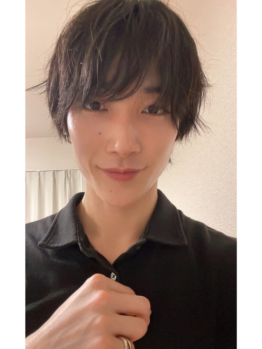 四坂亮翔の顔のアップ