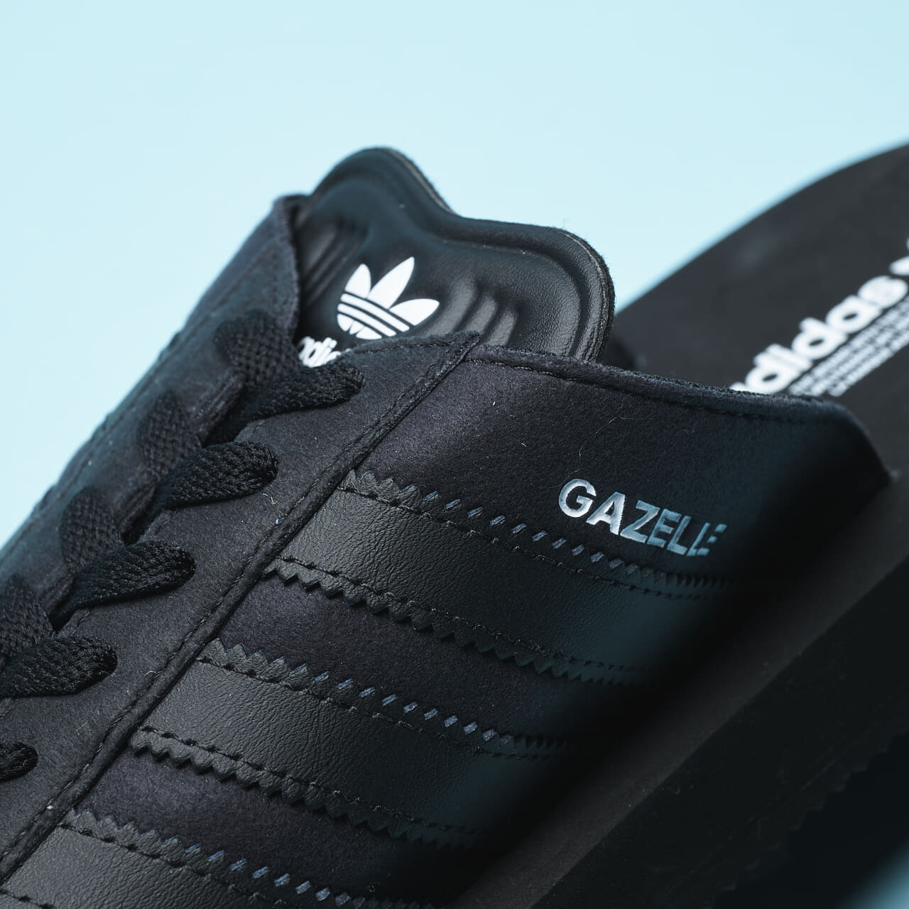 ７月に買うべきアディダス オリジナルスの新作サンダル GAZELLE BEACHのアッパー