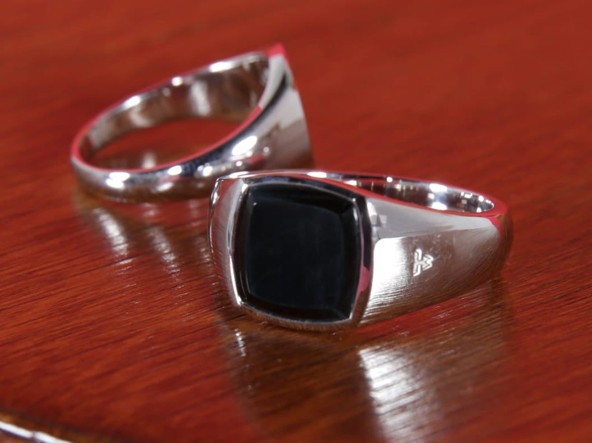 愛用するのはティファニー、トムウッド…オシャレな人の夏の手元にフォーカス！ 着こなしを大人にするブレスレットからリングまで３選！