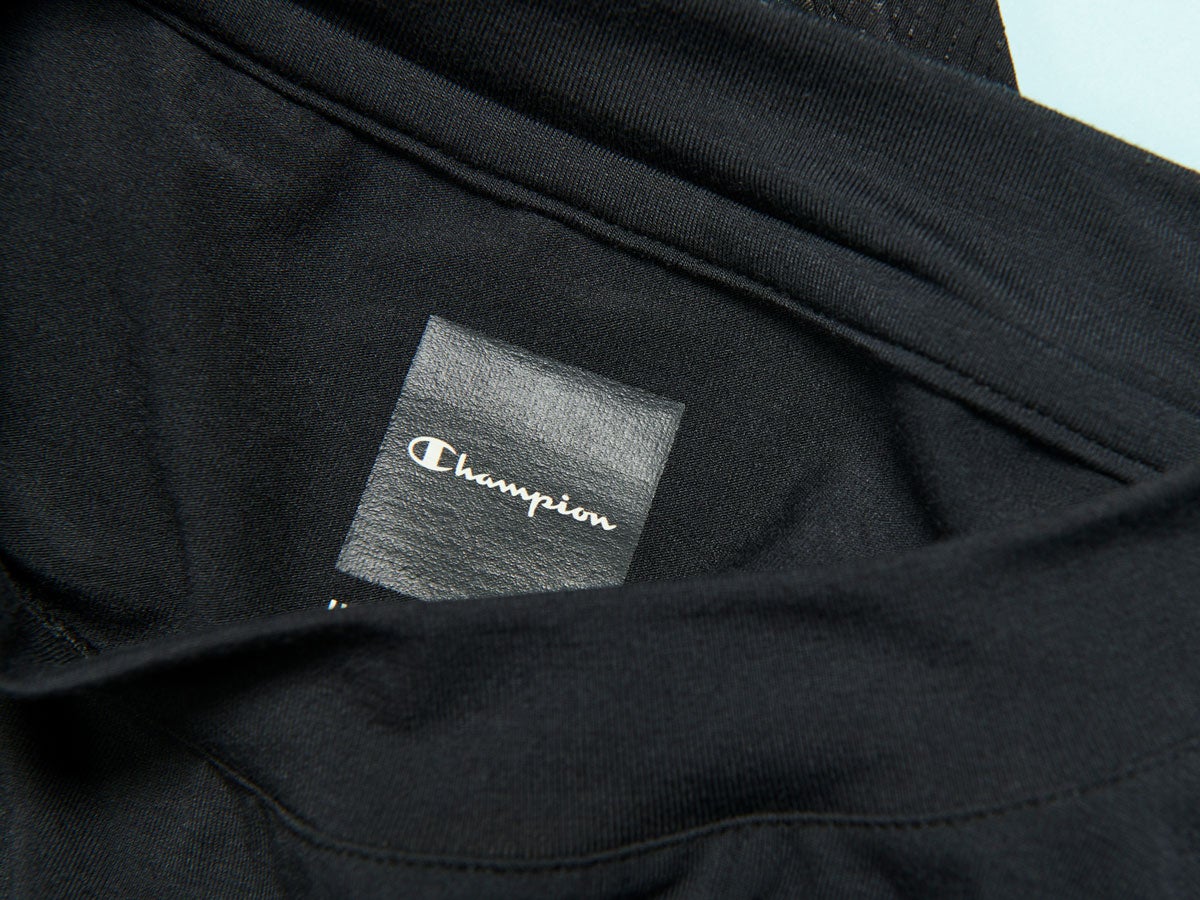 黒なのに「とにかく涼しいTシャツ」６選！ ひんやり接触冷感、吸汗＆速乾、熱遮断...夏にマストな超快適オールブラックを服好きモデルが試着＆本音レビュー