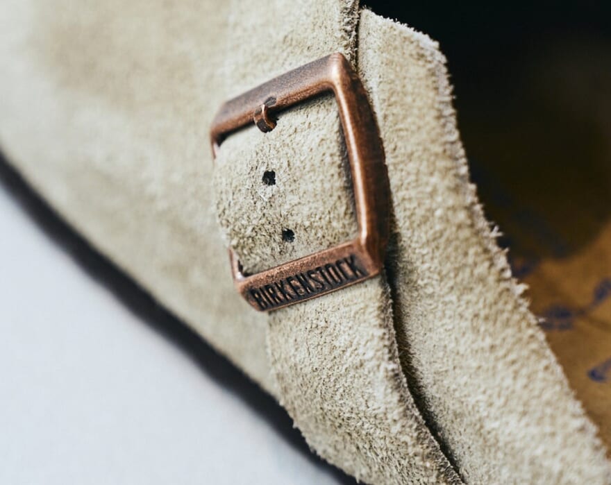 [Gallery] 大人な「ビルケンシュトック」の定番名品にはブルージーンズが正解。服のプロはBIRKENSTOCK BOSTONのサンダルをどう履く？