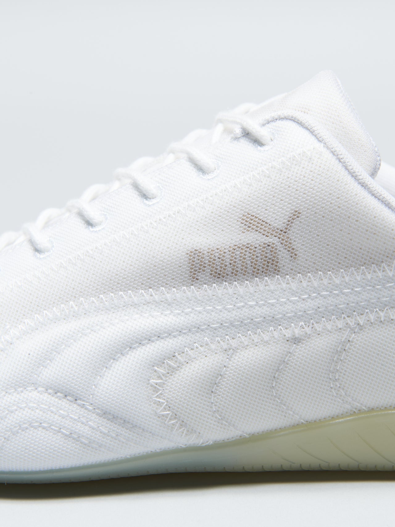 プーマ×アトモス×ビューティフルピープルのトリプルコラボスニーカーのスピードキャット PUMA SPEEDCAT OG ATMOS BPのサイドロゴ
