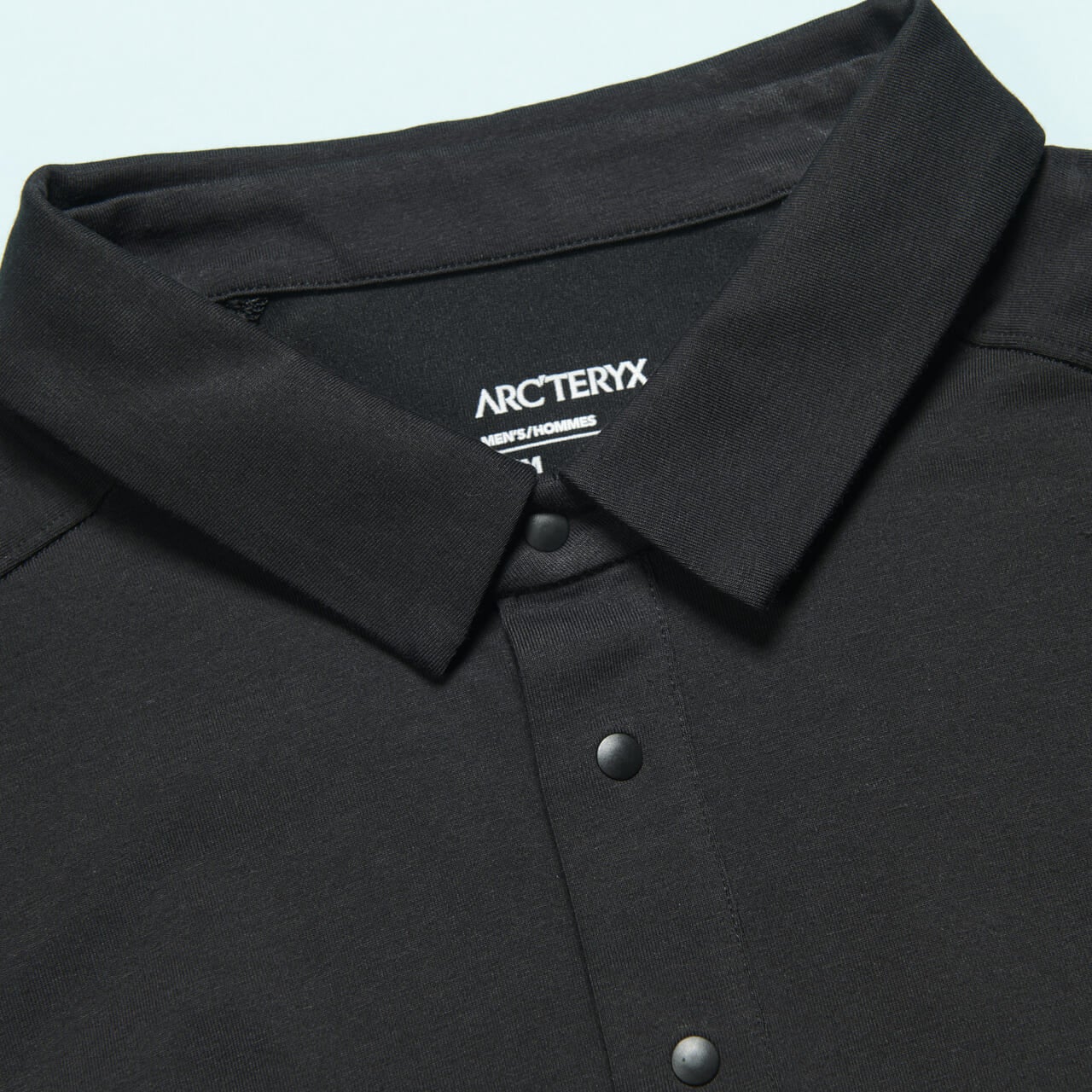 アークテリクスの涼なポロシャツ captive poloのタグ