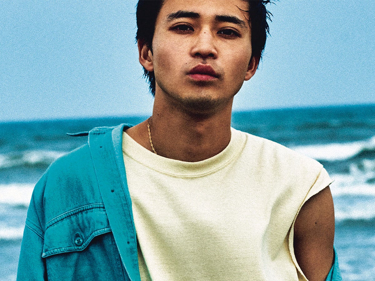 メリノウール、ガーゼ、リネン…天然繊維でも涼しくオシャレに！ スタイリスト池田尚輝に聞く「真夏服の正解」。