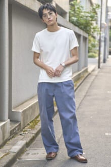 [髙橋 大翔] 「ポロラルフローレン」のチノパンに「フルーツオブザルーム」の白T。お気に入りアイテムでまとめた夏の定番スタイル【メンズノンノモデルの私服スナップ】