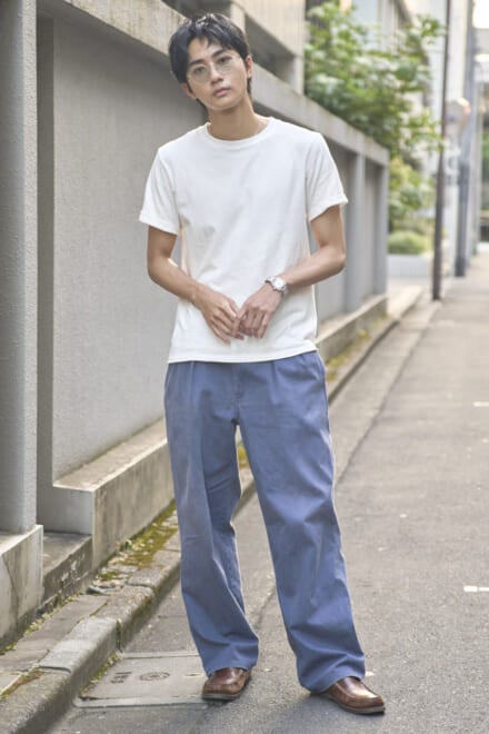 [髙橋 大翔] 「ポロラルフローレン」のチノパンに「フルーツオブザルーム」の白T。お気に入りアイテムでまとめた夏の定番スタイル【メンズノンノモデルの私服スナップ】
