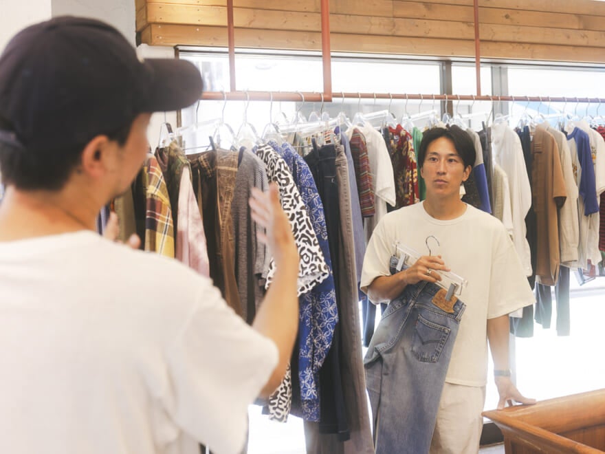 安倍さんと対面して会話する八木さん