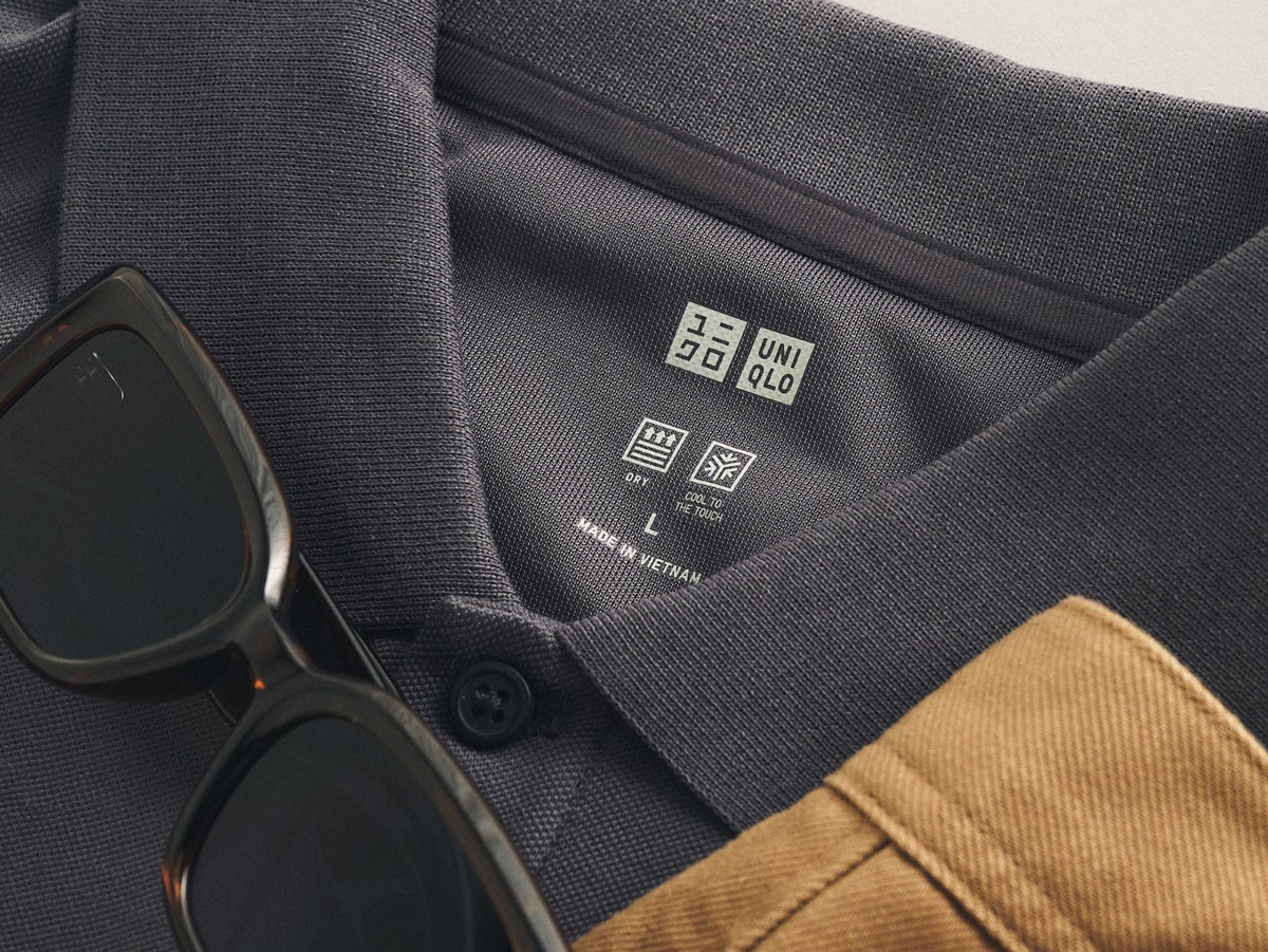 服のプロが教える全身「ユニクロ」の涼な高見えコーデ②　ロゴ寄り
