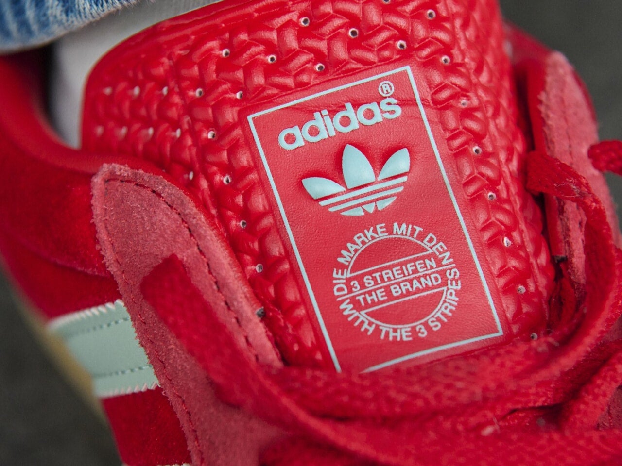 「アディダス ガゼル」は「ユニクロ」デニムと相性抜群。黒なのに涼しい「アシックス」もヘビロテ中！【夏のメジャースニーカースナップ／DAY24】