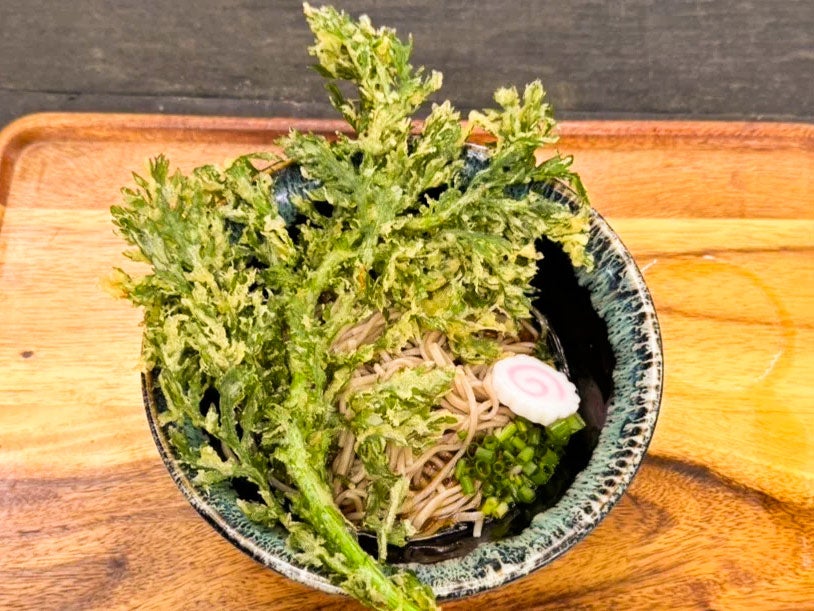 春菊の概念がひっくり返った！ 軽井沢のおすすめ蕎麦屋「OSOBAR」[稲井孝太朗ブログ]