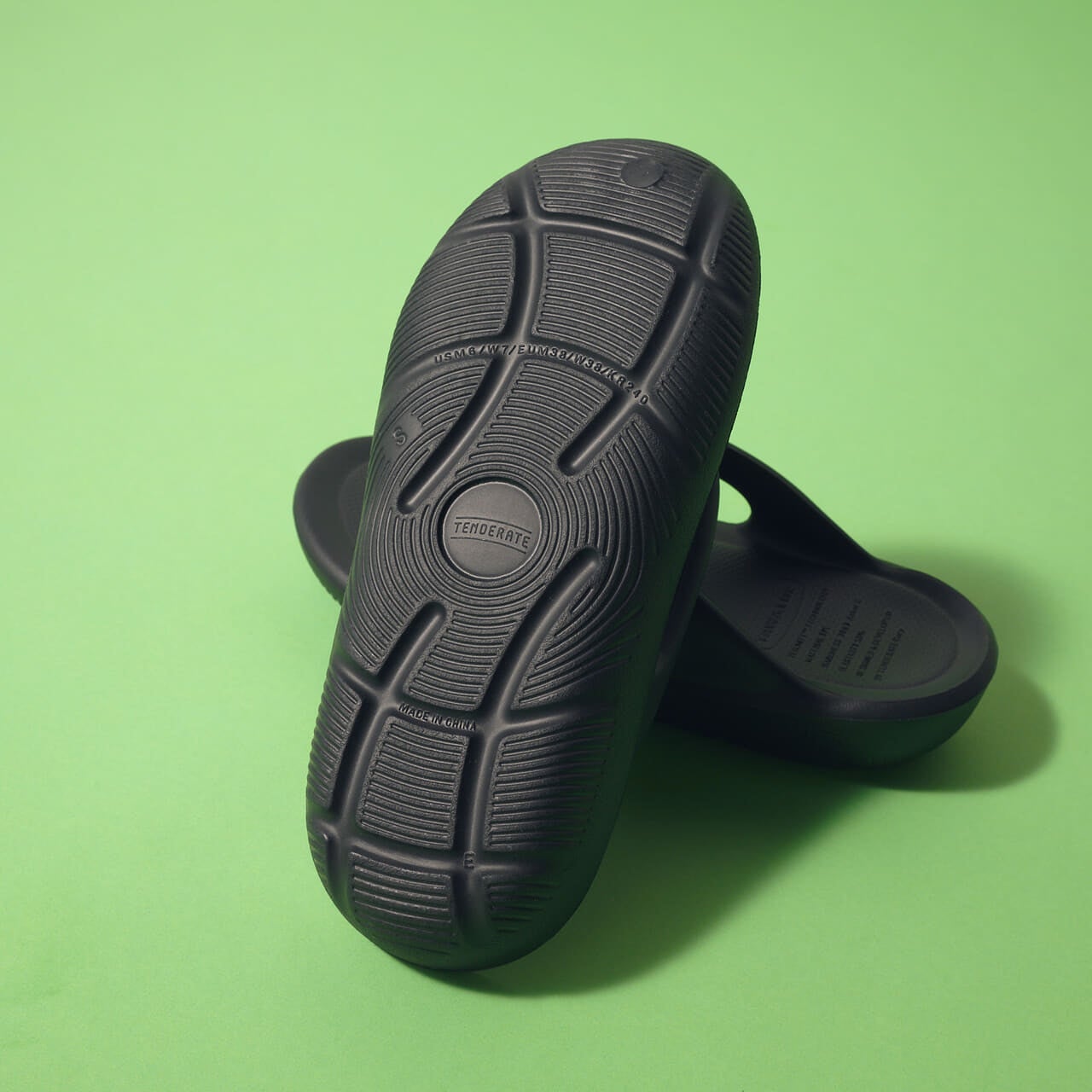 TAW&TOEのサンダル 「Zerovity Flip Flop OG」　黒　リカバリーシューズ　ビーチサンダル　ビーサン　TAW& TOE　アウトソール