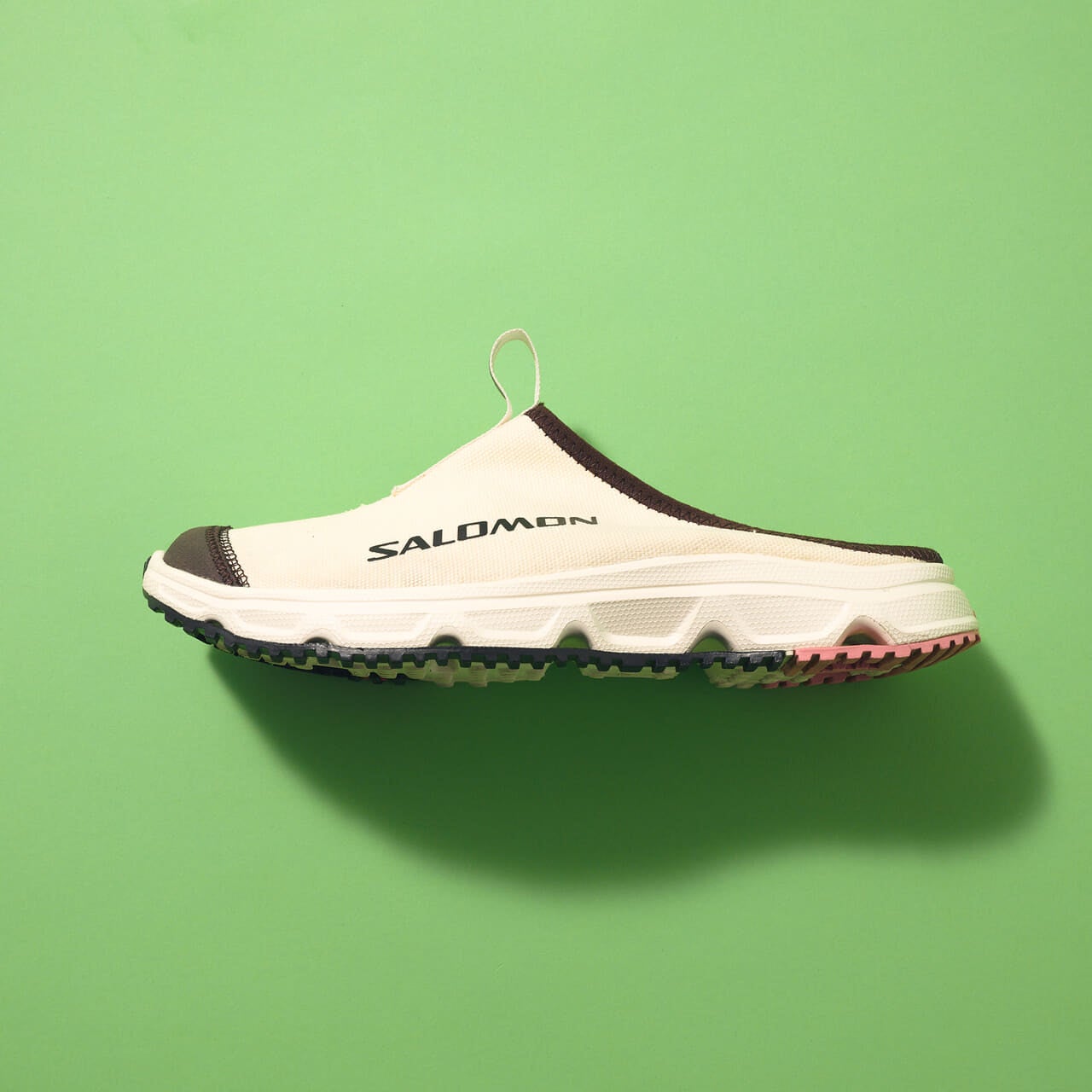 サロモンのスニーカー　RX SLIDE 3.0 CANVAS　Dover Street Market Ginza限定モデル　サイド　ピンクのソール