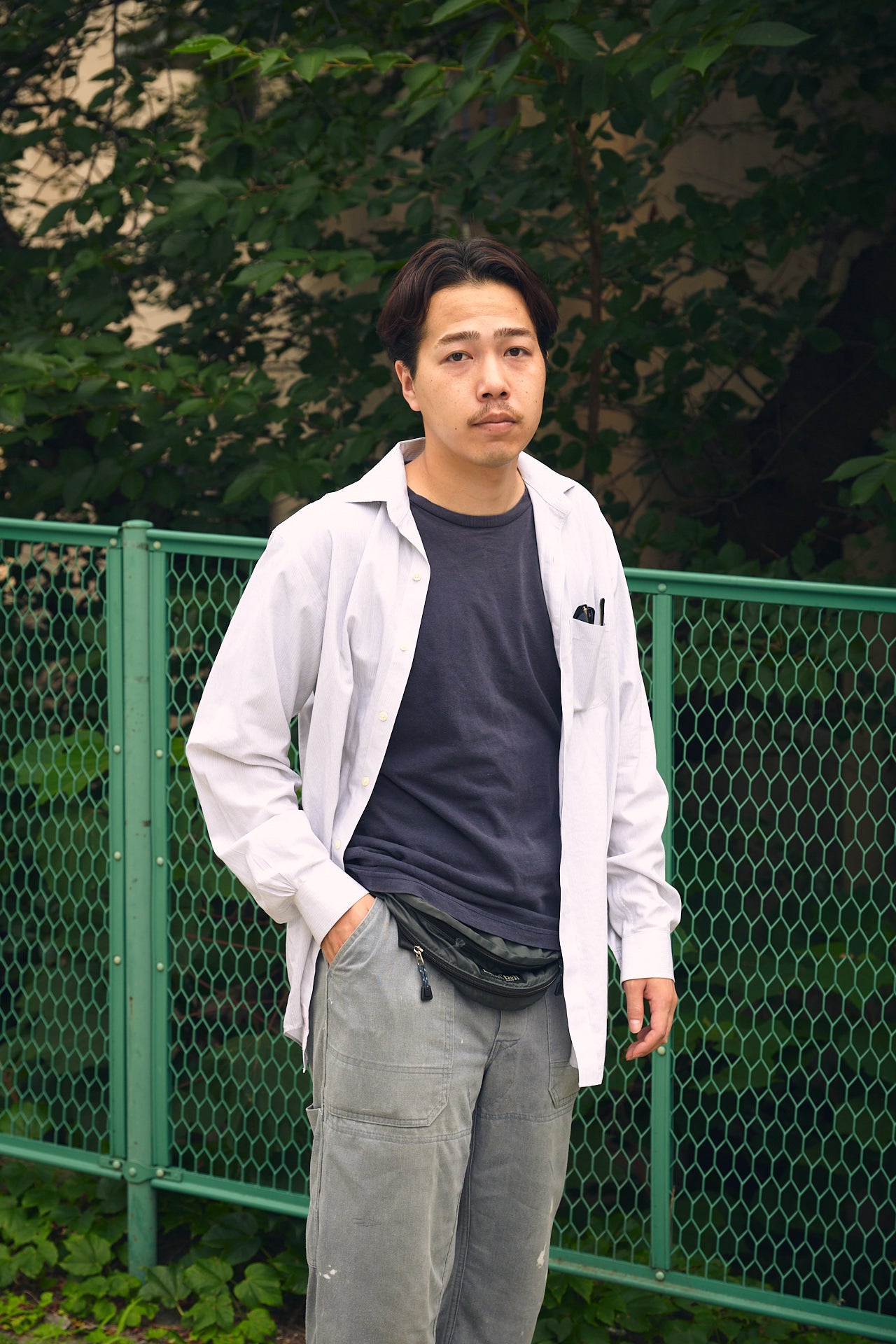 ステューシー無地Tシャツ お洒落な着こなし