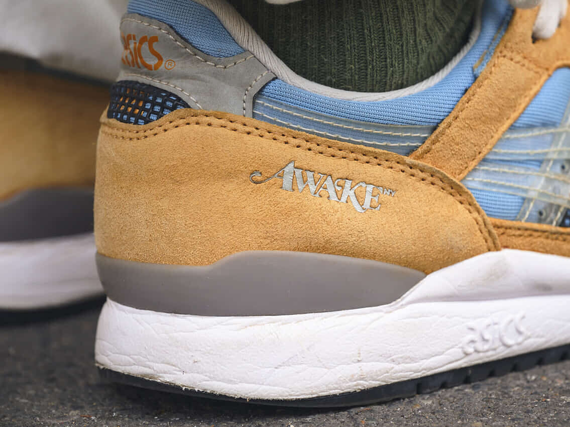 AWAKE NY × ASICS のスニーカーGEL-LYTE III OGサイドロゴ