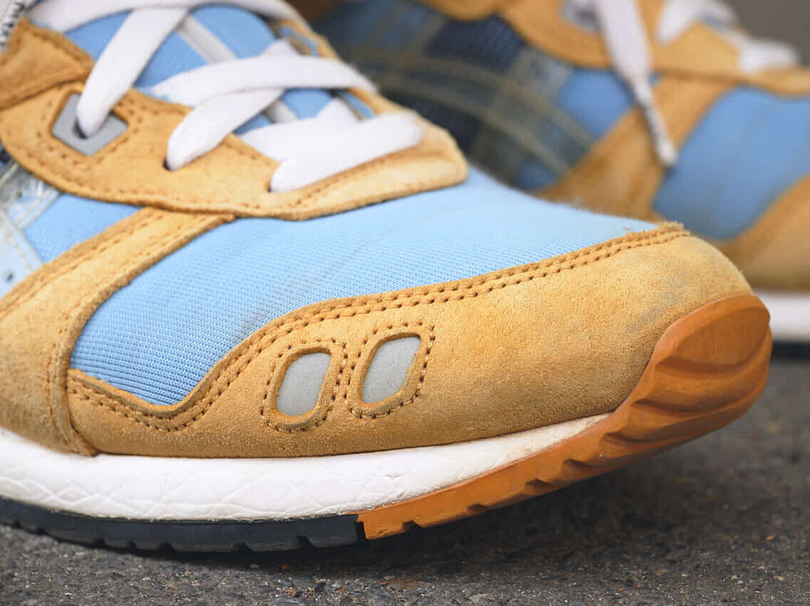 AWAKE NY × ASICS のスニーカーGEL-LYTE III OGトウ部分寄り