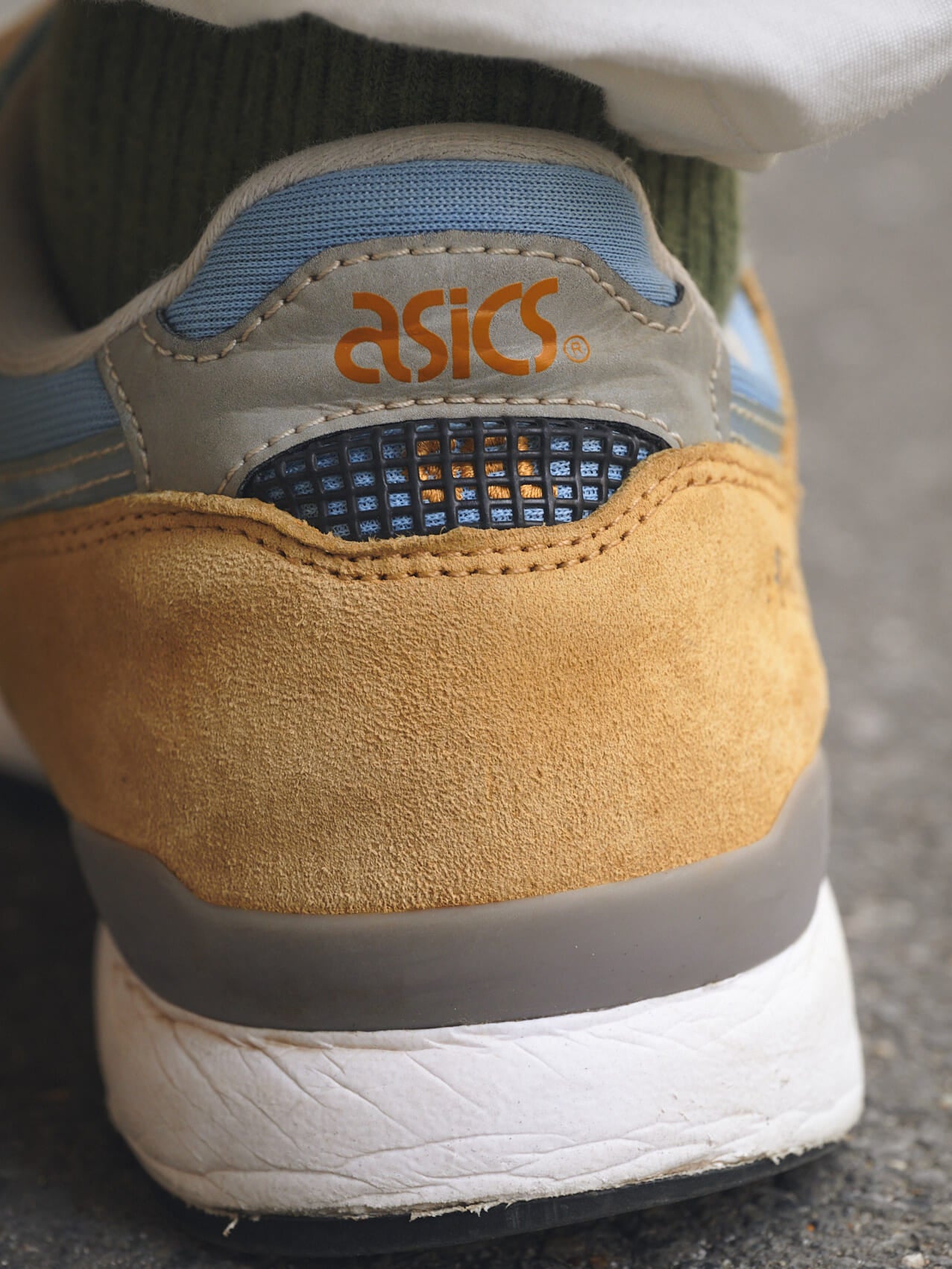 AWAKE NY × ASICS のスニーカーGEL-LYTE III OG後ろ