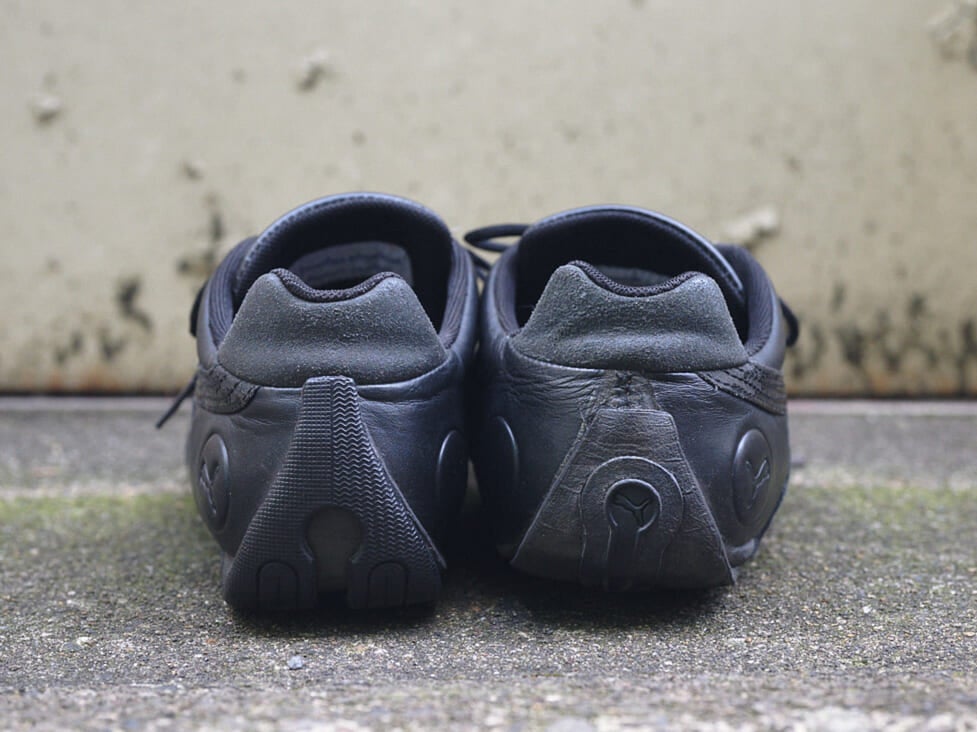PUMAのドライビングシューズ_背面