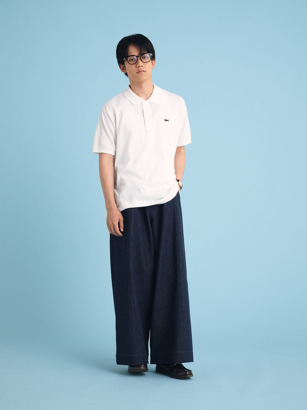 「ラコステ」の白ポロシャツ/L.12.12のオシャレな着こなし
