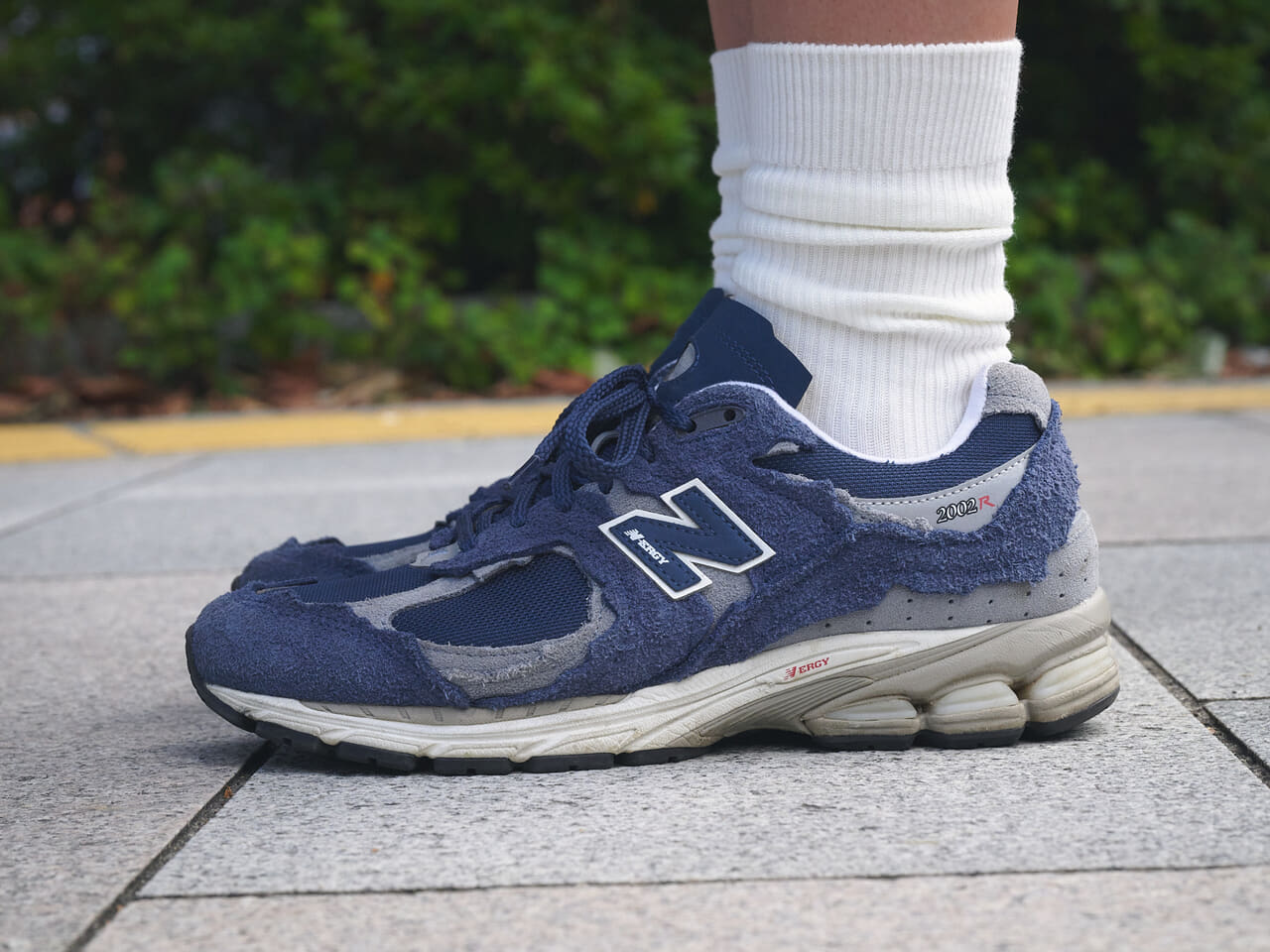 オシャレな人が買ってよかったニューバランス2002Rのサイド