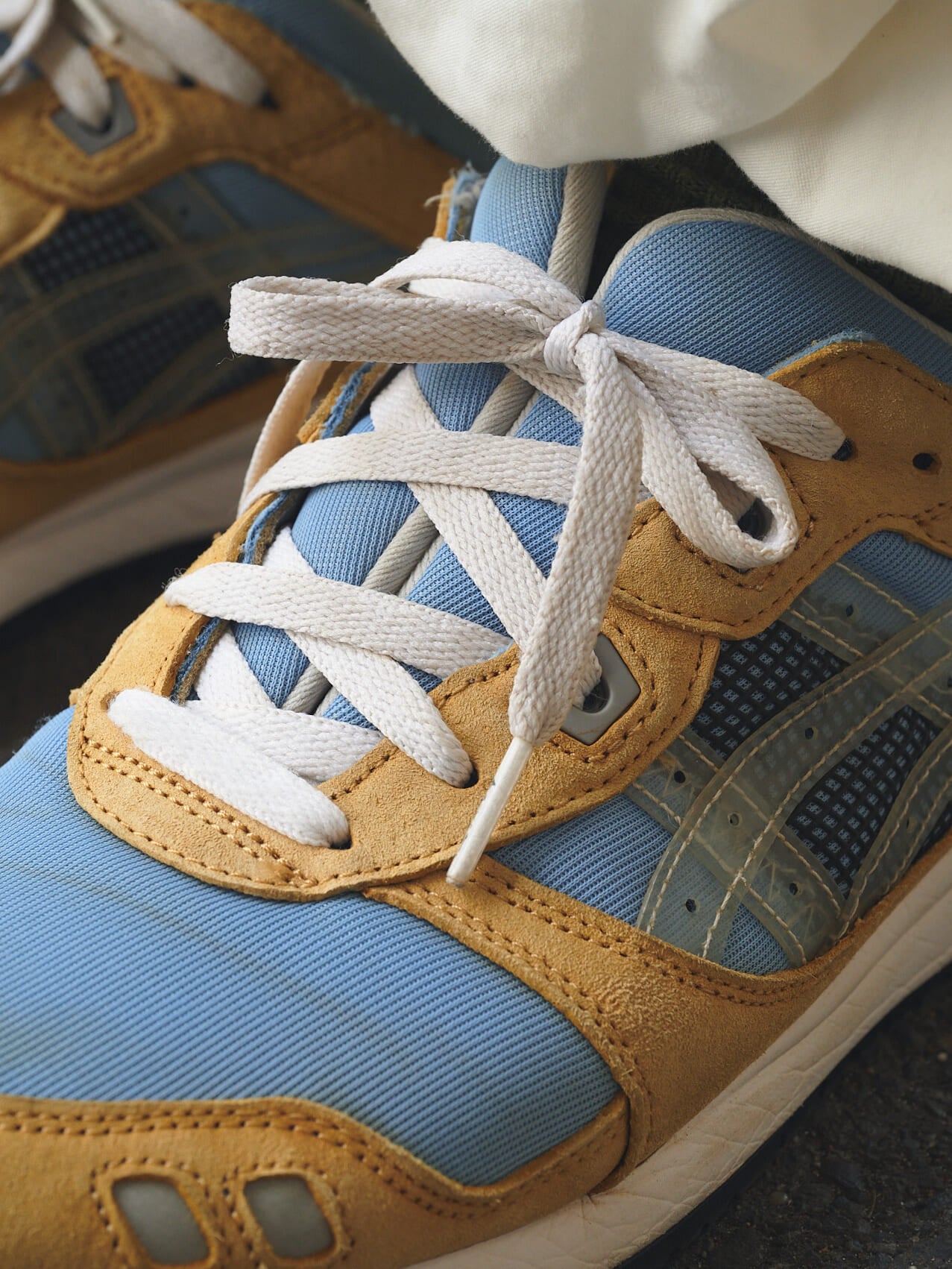 AWAKE NY × ASICS のスニーカーGEL-LYTE III OGシューズタン寄り