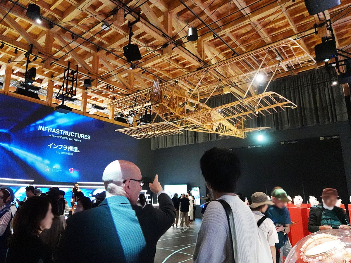 大正時代にローマ-東京間飛行を成し遂げた木製の飛行機『アンサルドSVA9型機』 2025年 大阪・関西万博 メンズノンノモデル 樋之津 琳太郎 イタリアパビリオン