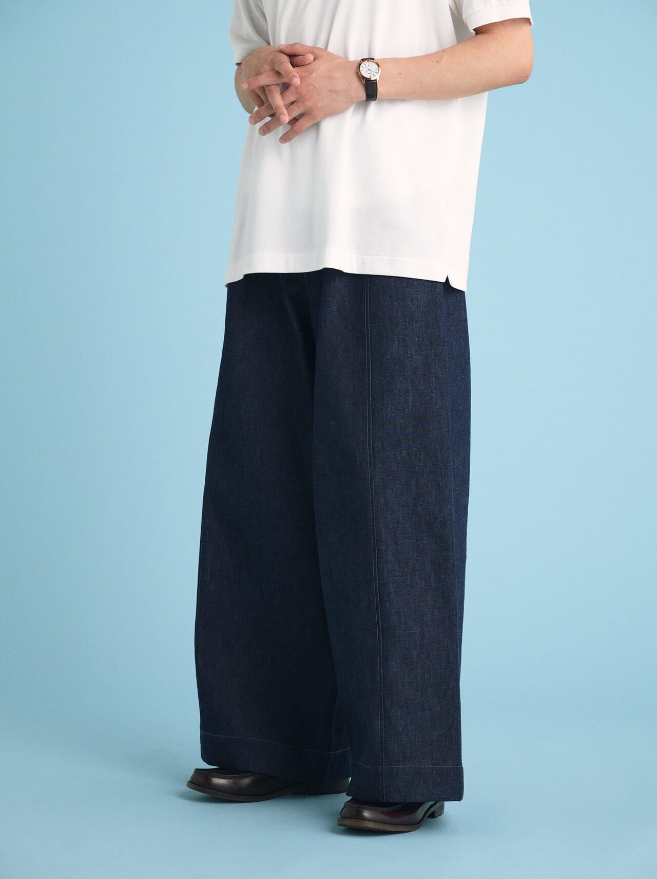 「ラコステ」の白ポロシャツ/L.12.12のオシャレな着こなし デニム