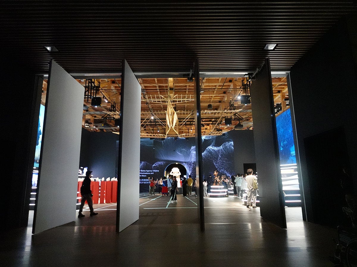 2025年 大阪・関西万博 メンズノンノモデル 樋之津 琳太郎 イタリアパビリオン 『ファルネーゼのアトラス』 展示全景