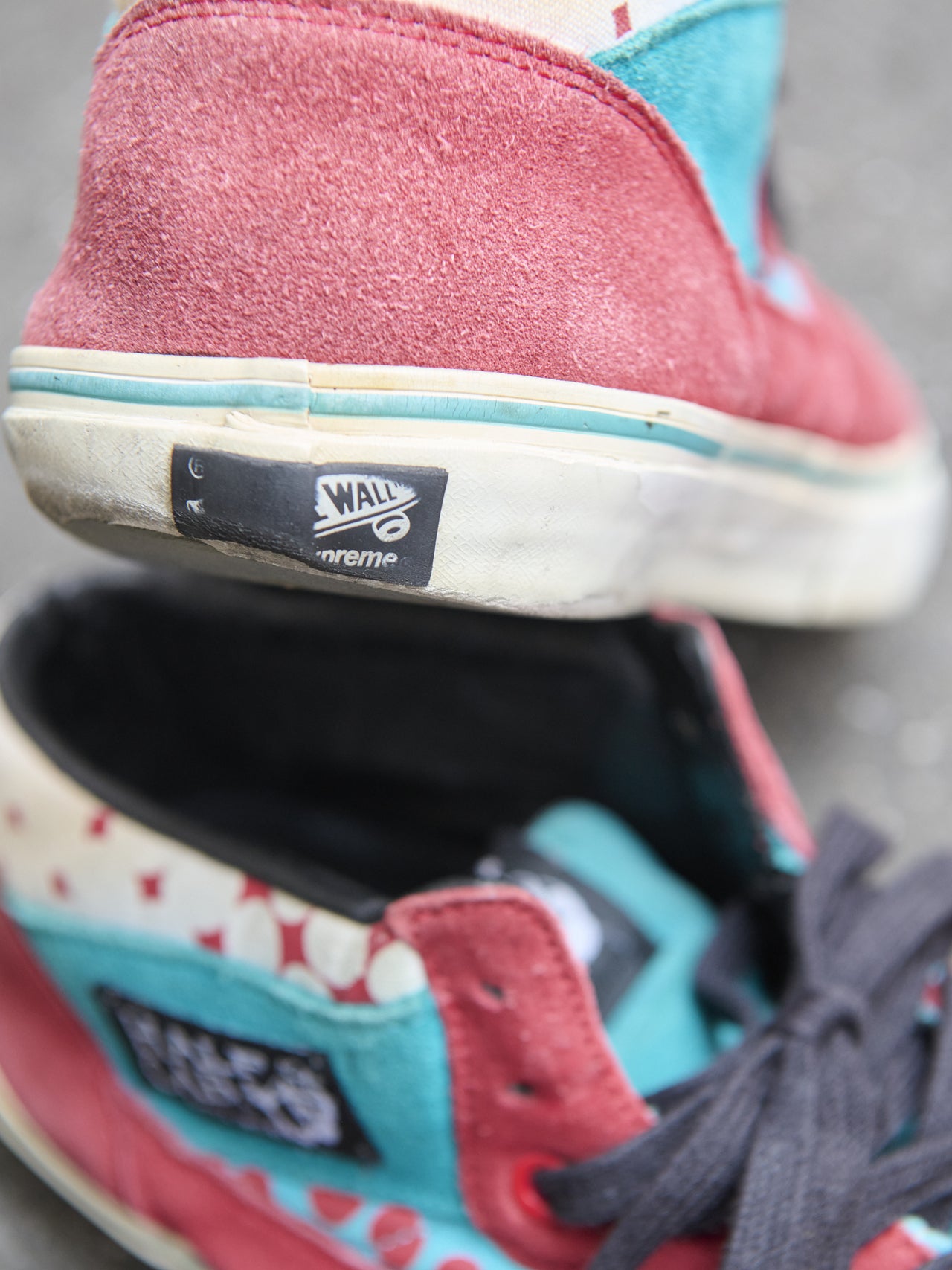 Vans×Supremeのハーフキャブ ヒールのロゴ