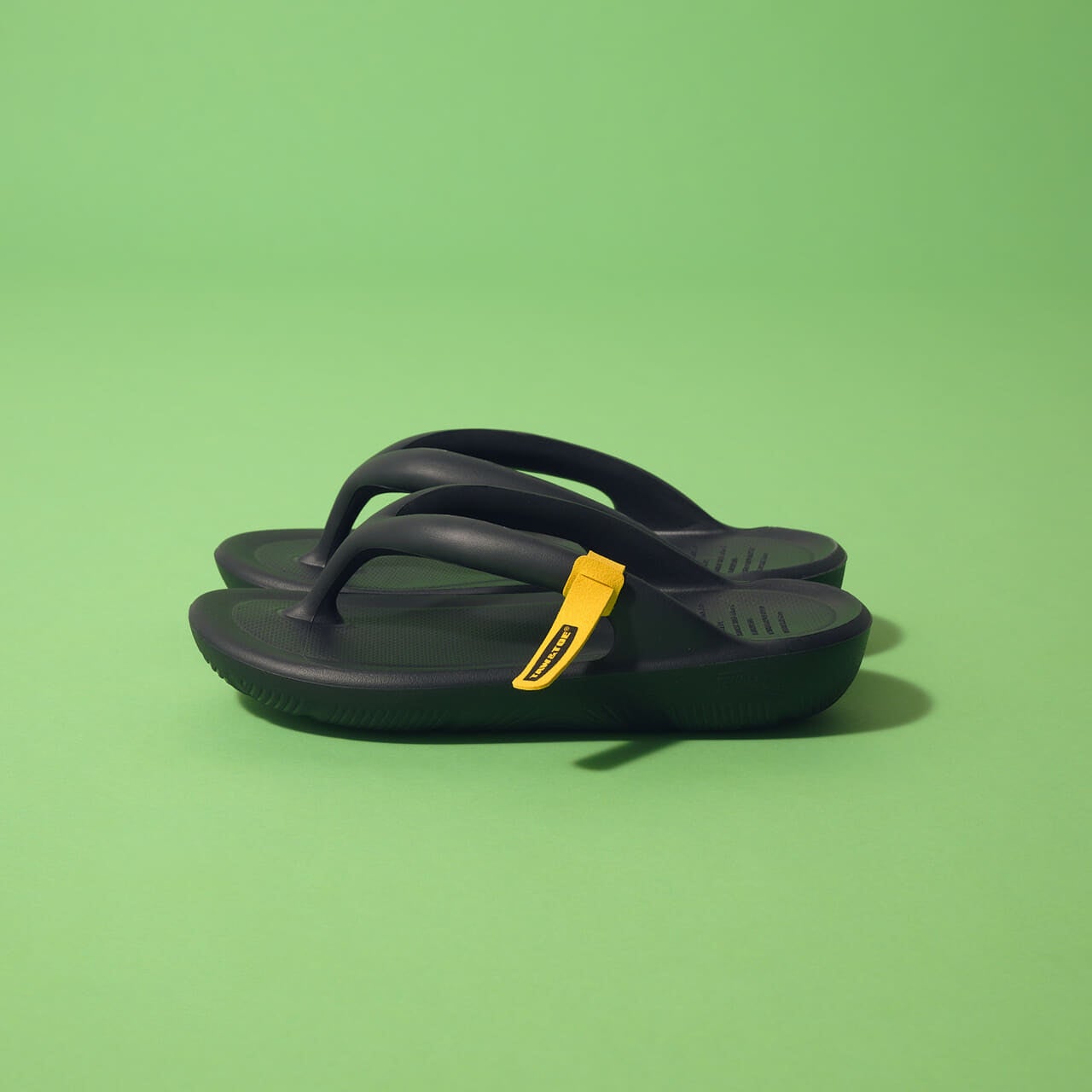TAW&TOEのサンダル 「Zerovity Flip Flop OG」　黒　リカバリーシューズ　ビーチサンダル　ビーサン　TAW& TOE　サイド