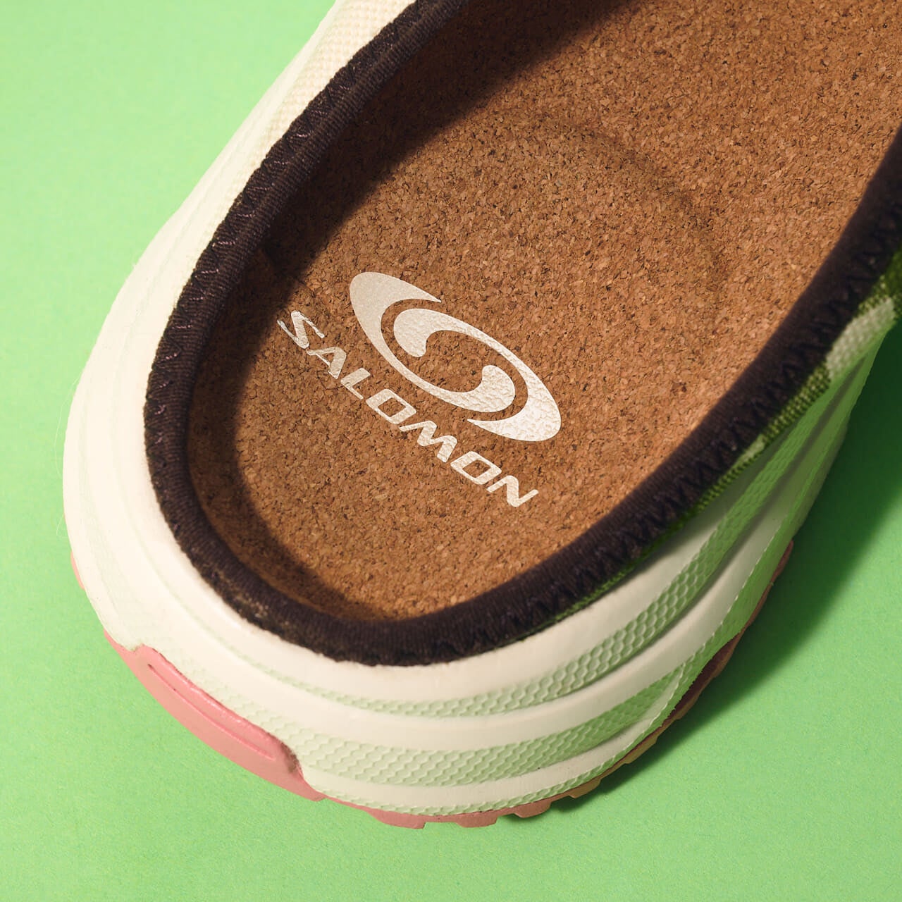 サロモンのスニーカー　RX SLIDE 3.0 CANVAS　Dover Street Market Ginza限定モデル　コルク素材の中敷き