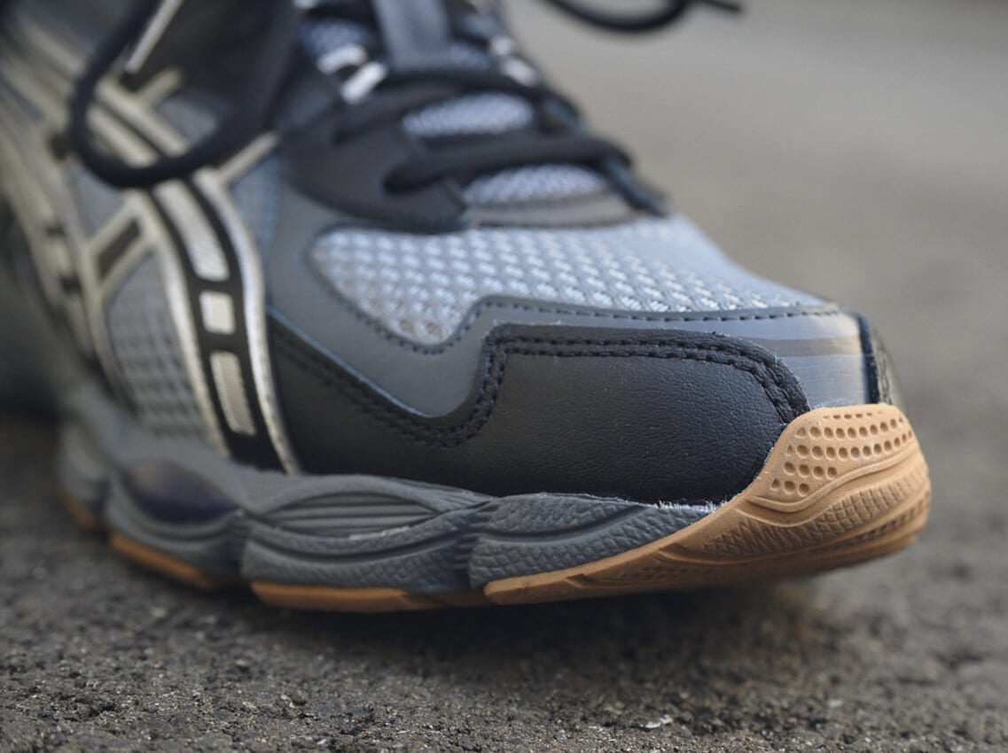 ASICSのスニーカーGEL‐NYC 2055つま先寄り