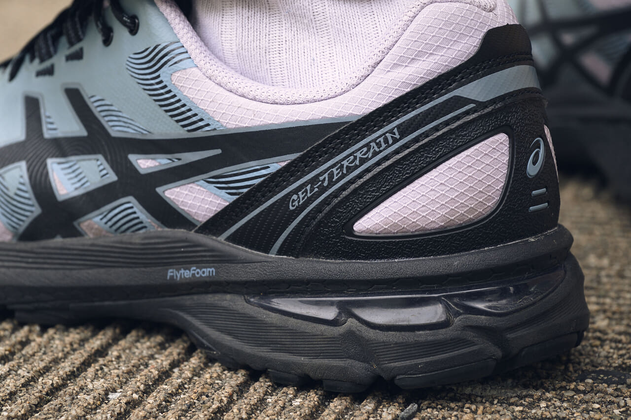 ASICS「GEL-TERRAIN」ロゴ