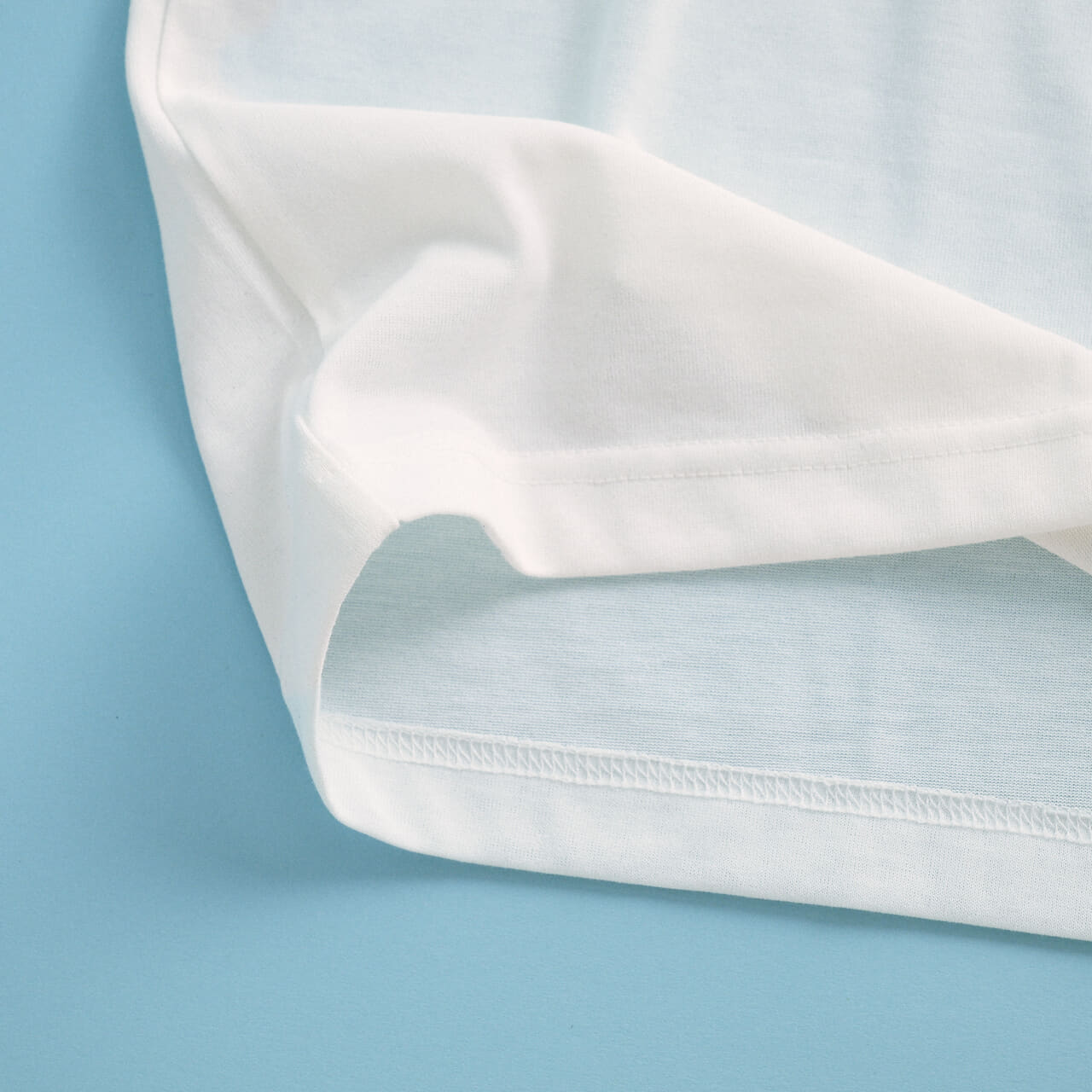 「モンベル」の名作白Tシャツ「WIC.T」の裾