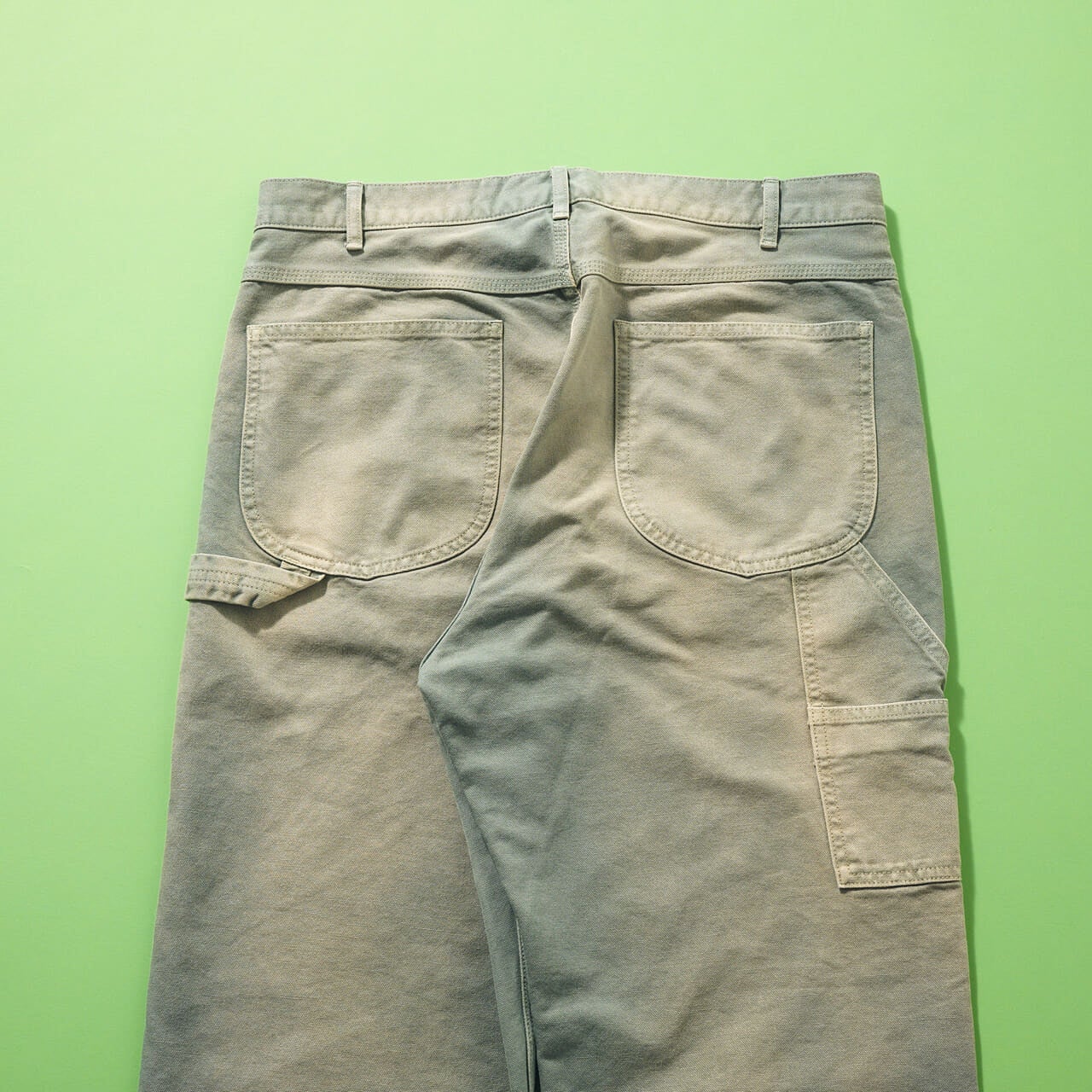 オーラリーのコットンダックパンツ_ヒップ
